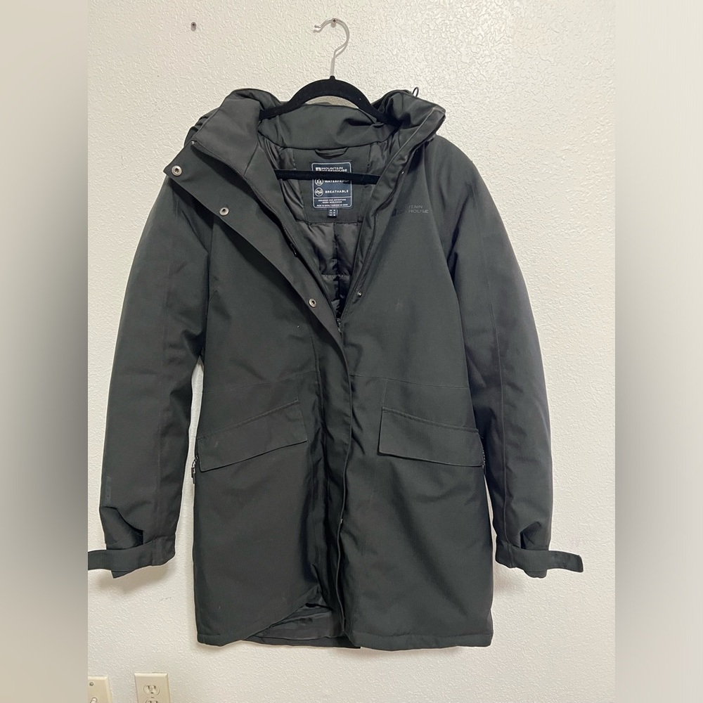 Mountain Warehouse size 10 women’s coat. Hosts just above knee to mid thigh.